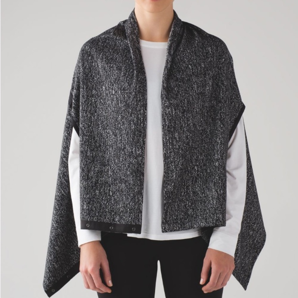 Lululemon Vinyasa Wrap Running Luon Suited Jacquard White Black Sweater Cape